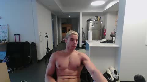 Snapshot of bigolbootylover1262 chatting on April 5, 10:51 pm StaceyLover online show from April 5, 10:51 pm
