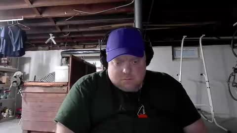 Snapshot of bigred_nyc chatting on April 30, 10:32 am Big Red online show from April 30, 10:32 am