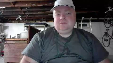 Snapshot of bigred_nyc chatting on May 4, 1:01 am Big Red online show from May 4, 1:01 am
