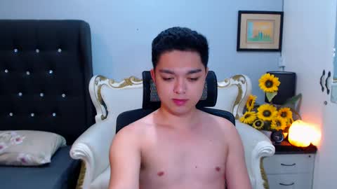 Snapshot of bigshowforyouxx chatting on February 19, 1:17 pm Jay online show from February 19, 1:17 pm