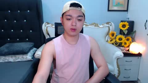 Snapshot of bigshowforyouxx chatting on February 22, 7:23 am Jay online show from February 22, 7:23 am