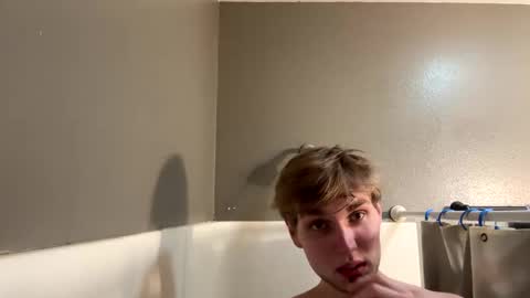 Snapshot of bigskinnyboyshh chatting on December 13, 5:38 am bigskinnyboyshh online show from December 13, 5:38 am