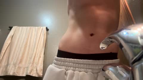 Snapshot of bigskinnyboyshh chatting on December 26, 6:54 pm bigskinnyboyshh online show from December 26, 6:54 pm