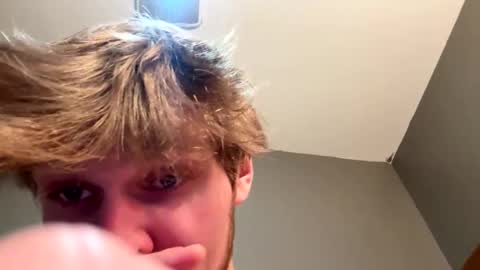 Snapshot of bigskinnyboyshh chatting on January 21, 6:45 pm bigskinnyboyshh online show from January 21, 6:45 pm