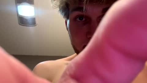 Snapshot of bigskinnyboyshh chatting on February 13, 4:11 am bigskinnyboyshh online show from February 13, 4:11 am