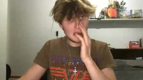 Snapshot of bigskinnyboyshh chatting on October 21, 9:59 pm bigskinnyboyshh online show from October 21, 9:59 pm