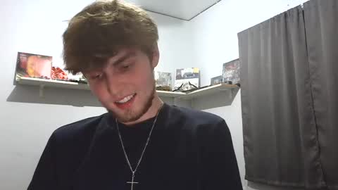 Snapshot of bigskinnyboyshh chatting on November 18, 12:49 am bigskinnyboyshh online show from November 18, 12:49 am