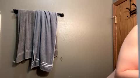 Snapshot of bigskinnyboyshh chatting on November 25, 4:45 am bigskinnyboyshh online show from November 25, 4:45 am