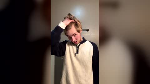 Snapshot of bigskinnyboyshh chatting on December 17, 12:16 am bigskinnyboyshh online show from December 17, 12:16 am