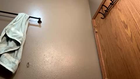 Snapshot of bigskinnyboyshh chatting on February 3, 2:32 am bigskinnyboyshh online show from February 3, 2:32 am