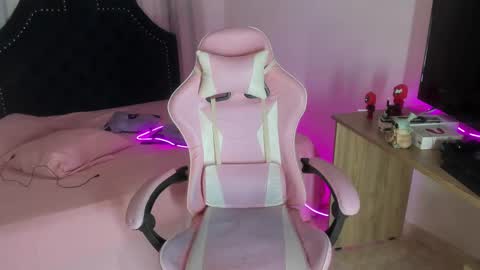 Snapshot of bigsquirtcharlotte chatting on September 25, 11:19 pm ISABELLA online show from September 25, 11:19 pm