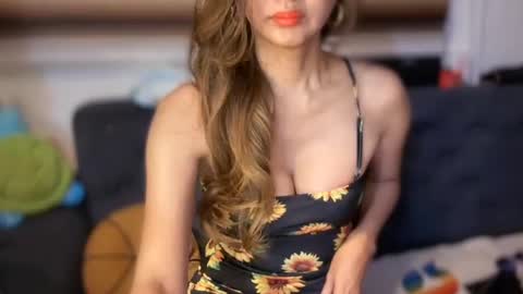 Yna     online show from June 30, 11:17 pm