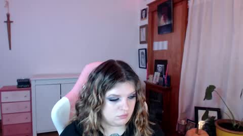 Snapshot of bigtiddygoddess chatting on December 7, 8:49 pm Morgan Lafeuille online show from December 7, 8:49 pm