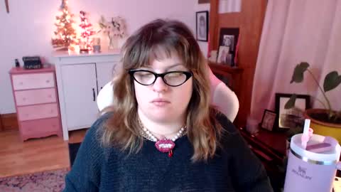 Snapshot of bigtiddygoddess chatting on December 19, 12:02 am Morgan Lafeuille online show from December 19, 12:02 am