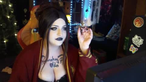 Snapshot of bigtiddygothxx chatting on December 2, 9:36 am Lealithhh online show from December 2, 9:36 am