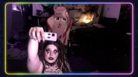 Snapshot of bigtiddygothxx chatting on July 19, 8:51 am Lealithhh online show from July 19, 8:51 am