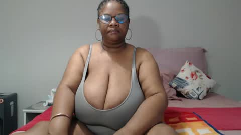 Snapshot of bigtitshornygirlxxx chatting on June 14, 5:53 am Lona online show from June 14, 5:53 am
