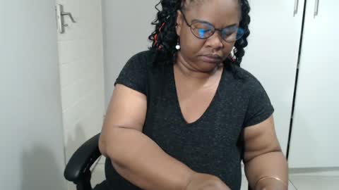 Snapshot of bigtitshornygirlxxx chatting on July 22, 2:47 am Lona online show from July 22, 2:47 am