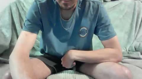 Snapshot of biguy2255 chatting on May 22, 2:40 am Bi guy225 online show from May 22, 2:40 am