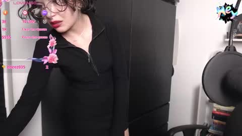 Snapshot of biihoney chatting on November 12, 12:55 am Valeria 3 online show from November 12, 12:55 am