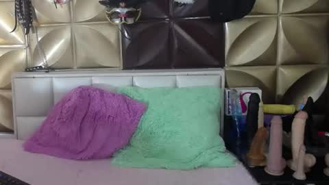 Snapshot of biky_hot chatting on March 2, 10:27 pm Biky Hot online show from March 2, 10:27 pm