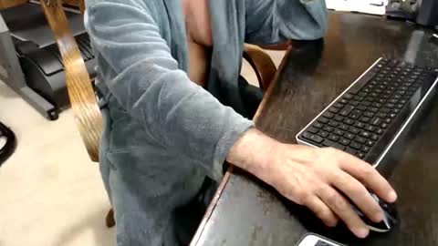 Snapshot of billy471 chatting on April 23, 5:15 pm billy471 online show from April 23, 5:15 pm