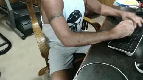 Snapshot of billy471 chatting on May 4, 11:34 pm billy471 online show from May 4, 11:34 pm