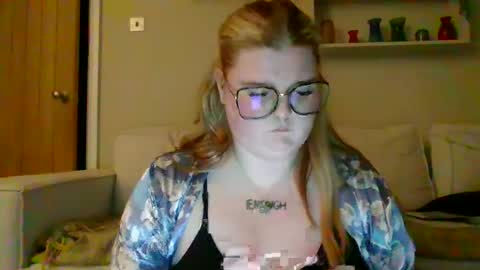 bitch_kittiexo online show from December 28, 7:22 pm