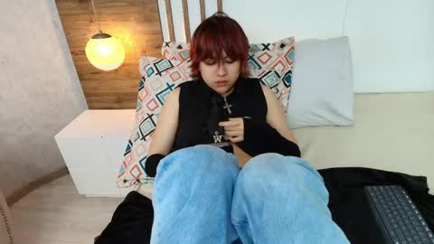 Snapshot of bj_olivine chatting on June 1, 8:32 pm Bj Olivine online show from June 1, 8:32 pm