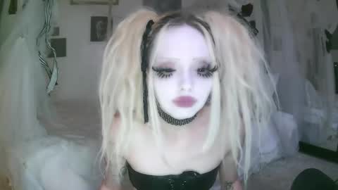 vampire fang  online show from April 2, 6:16 pm