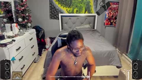 Snapshot of blaccanalmatters chatting on December 17, 12:12 am Plant Base Streamers From Pennsylvania online show from December 17, 12:12 am