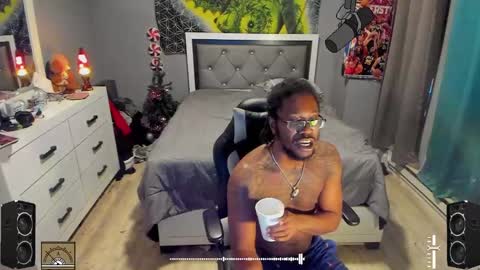 Snapshot of blaccanalmatters chatting on January 4, 11:17 pm Plant Base Streamers From Pennsylvania online show from January 4, 11:17 pm