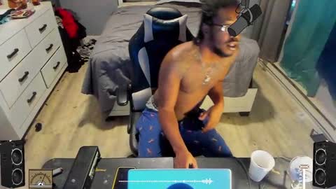 Snapshot of blaccanalmatters chatting on January 5, 11:22 pm Plant Base Streamers From Pennsylvania online show from January 5, 11:22 pm