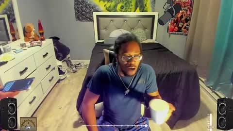 Snapshot of blaccanalmatters chatting on January 8, 10:48 pm Plant Base Streamers From Pennsylvania online show from January 8, 10:48 pm