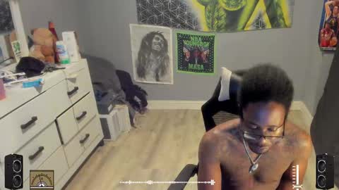 Snapshot of blaccanalmatters chatting on October 25, 1:13 am Plant Base Streamers From Pennsylvania online show from October 25, 1:13 am