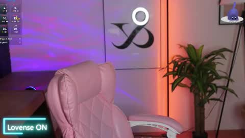 Snapshot of black___barbie chatting on September 30, 8:03 pm Black Barbie online show from September 30, 8:03 pm