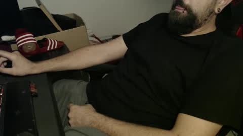 Snapshot of black_beard_slides chatting on September 14, 12:26 pm black_beard_slides online show from September 14, 12:26 pm