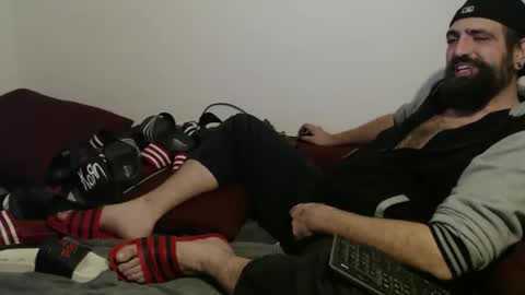 Snapshot of black_beard_slides chatting on November 16, 5:46 am black_beard_slides online show from November 16, 5:46 am