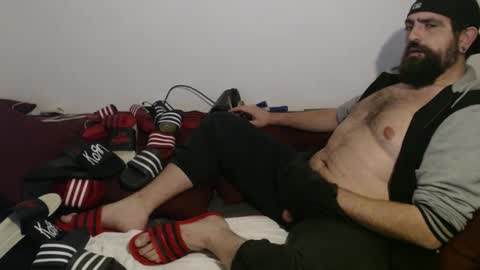 Snapshot of black_beard_slides chatting on November 16, 9:09 pm black_beard_slides online show from November 16, 9:09 pm