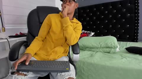 boy online show from February 14, 8:31 am