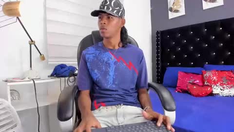 boy online show from February 20, 2:29 am