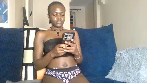 Snapshot of black_cinderella1 chatting on July 5, 1:56 am black_cinderella1 online show from July 5, 1:56 am
