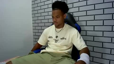 tu morenito online show from November 17, 4:40 am