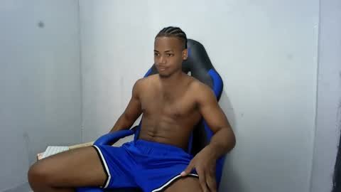Snapshot of black_dicck chatting on April 18, 3:27 pm tu morenito online show from April 18, 3:27 pm