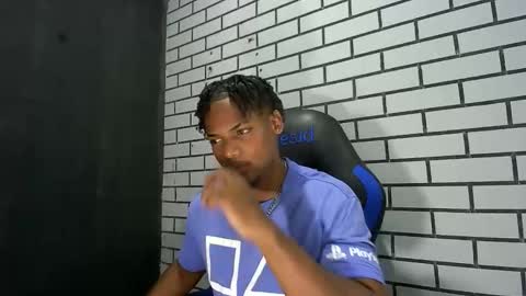 Snapshot of black_dicck chatting on April 25, 12:02 am tu morenito online show from April 25, 12:02 am