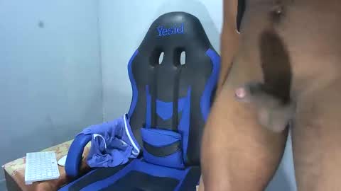 Snapshot of black_dicck chatting on April 30, 12:06 am tu morenito online show from April 30, 12:06 am