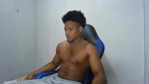 Snapshot of black_dicck chatting on May 2, 5:18 pm tu morenito online show from May 2, 5:18 pm