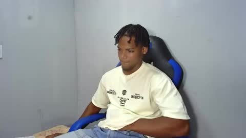 Snapshot of black_dicck chatting on May 5, 12:18 am tu morenito online show from May 5, 12:18 am