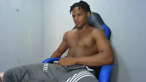 Snapshot of black_dicck chatting on May 7, 4:45 pm tu morenito online show from May 7, 4:45 pm