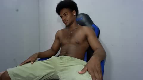 Snapshot of black_dicck chatting on May 15, 5:20 pm tu morenito online show from May 15, 5:20 pm